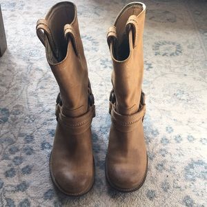 Size 8 1/2 Tan Frye boots